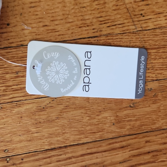 Apana XL yoga turtleneck - Picture 4 of 5